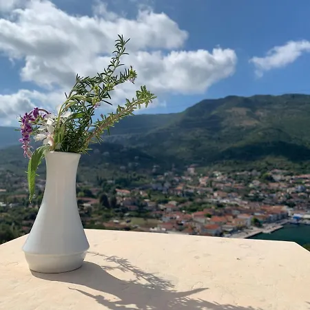 Romantic Vathí